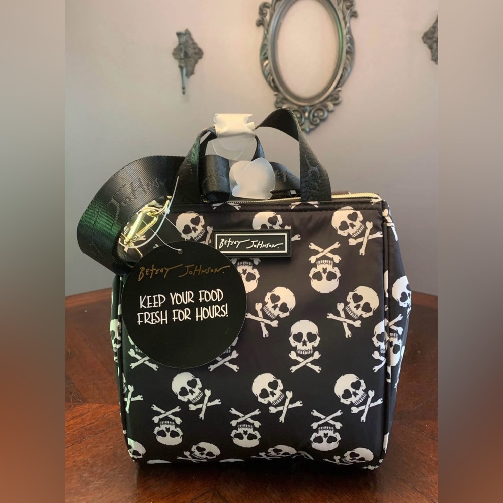 Betsey Johnson Black Skull Pattern Lunch Bag